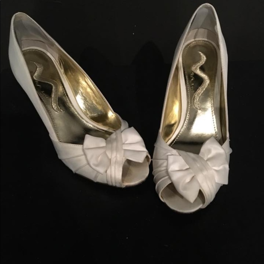 White heels - Picture 1 of 2